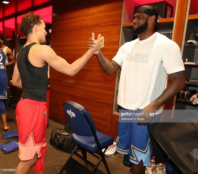 上海女足持 上海女足持